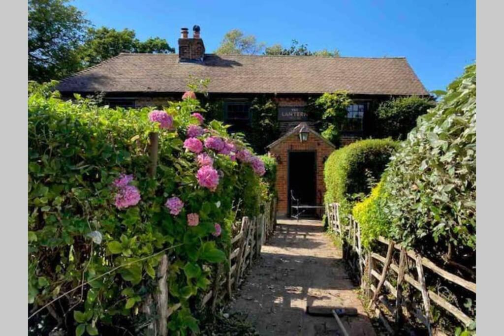 17Th Century Boutique Getaway In The Countryside Apartman Martin Mill Kültér fotó
